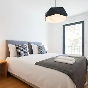 feels-like-home-martim-moniz-modern-flat.hotels-lisbon-portugal.com/